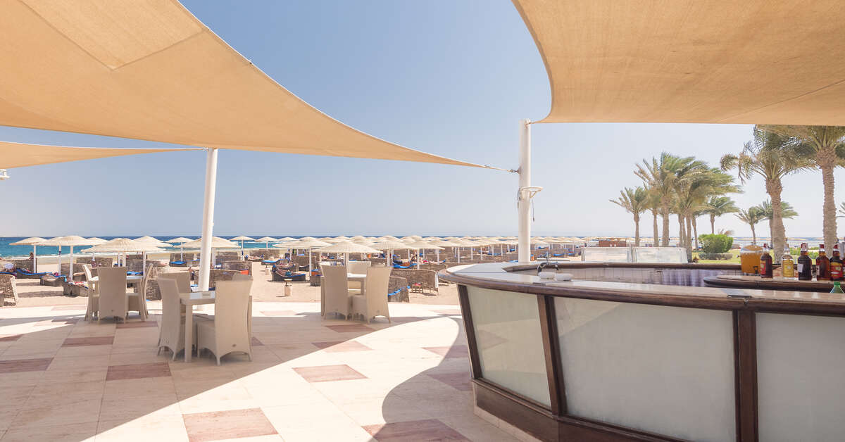 Een foto van het terras bij Barcelo Tiran Sharm