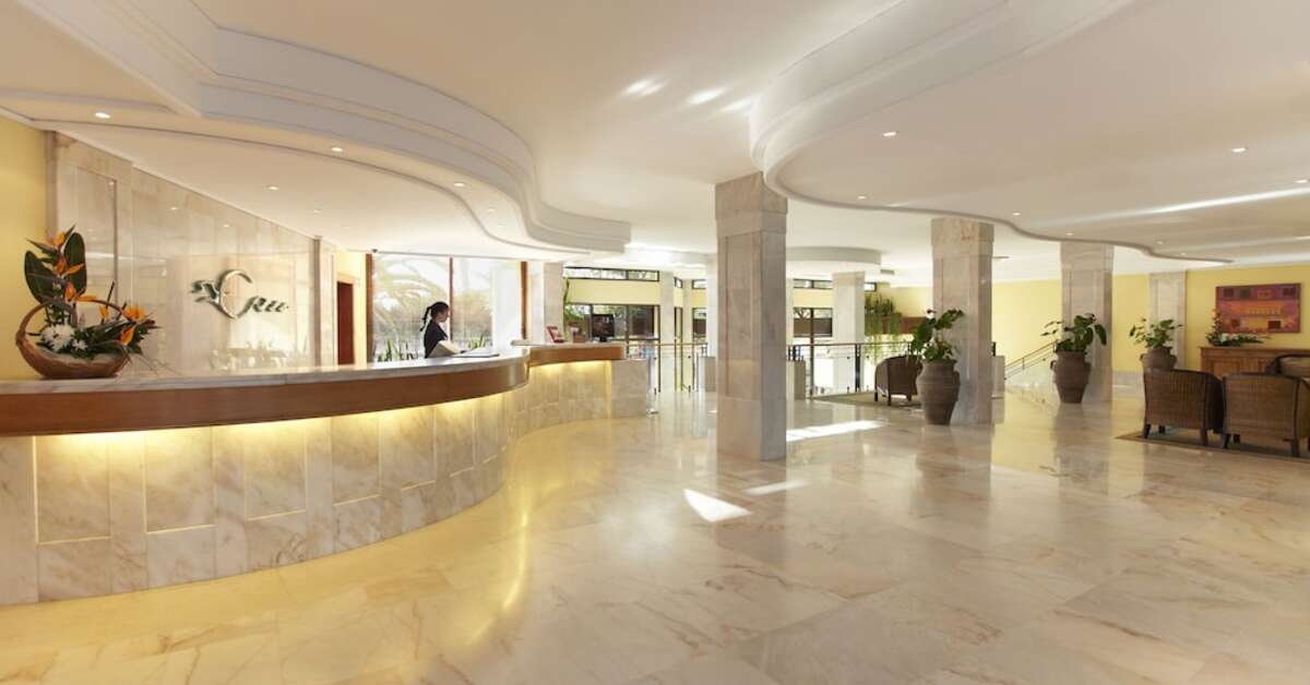 Een foto van het interieur van Porto Bay Suite Hotel Eden Mar