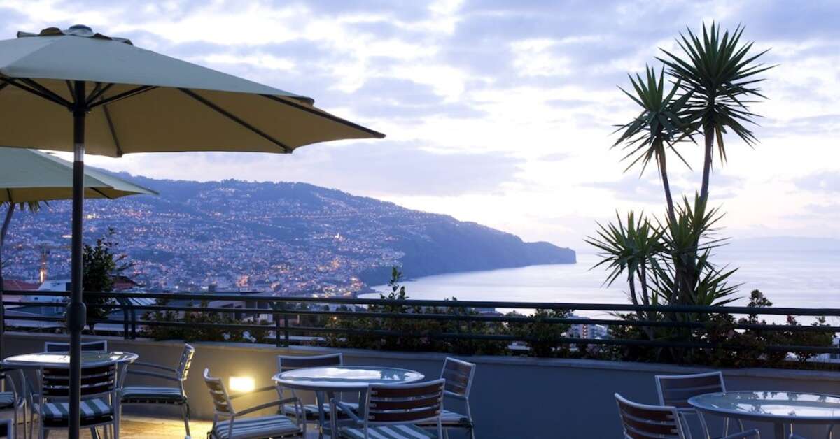 Een foto van het terras bij Hotel Madeira Panoramico