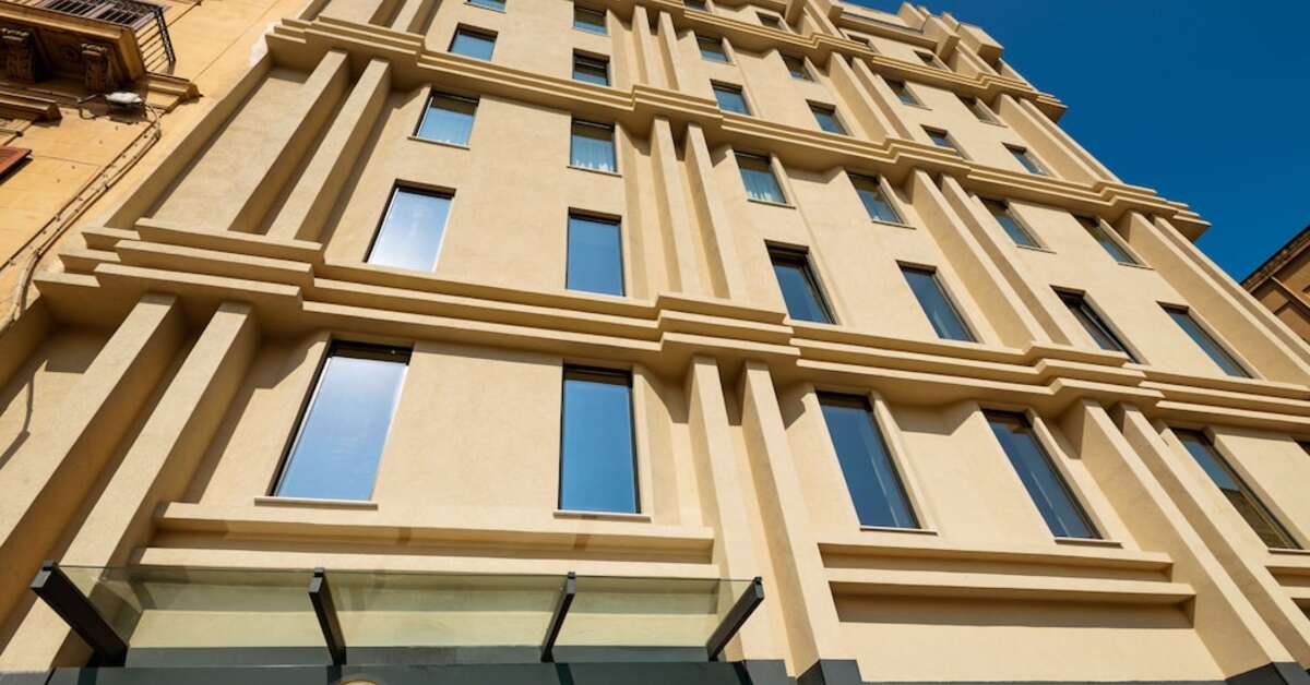 Een foto van de buitenkant van Hotel Politeama