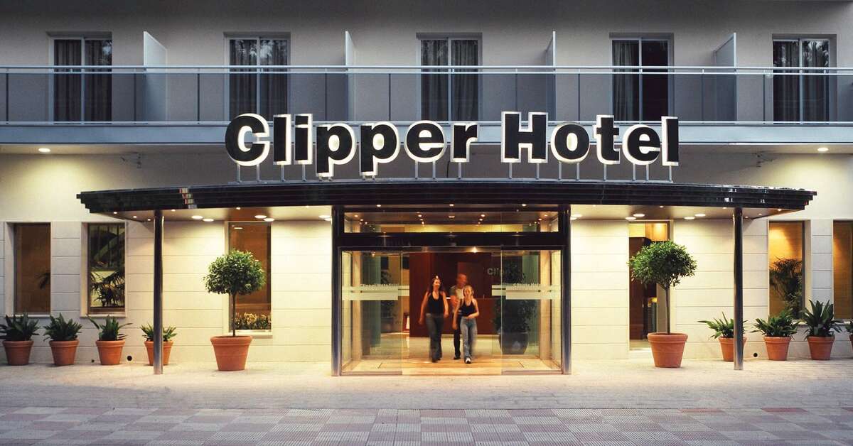 Een foto van de buitenkant van Clipper Hotel