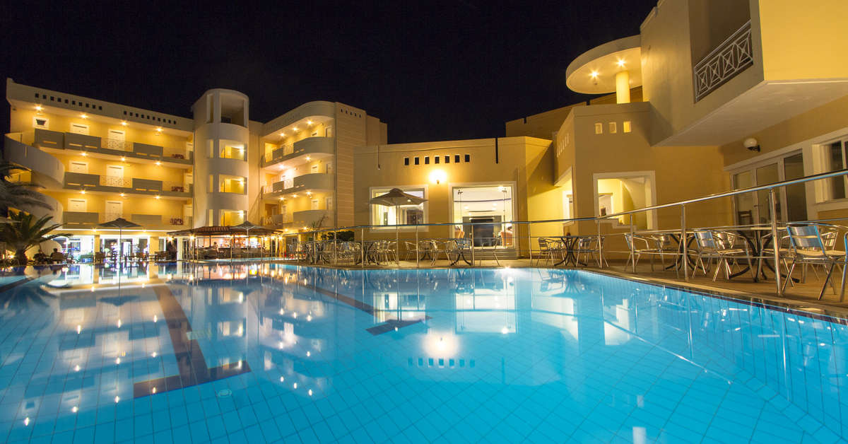 Een foto van het zwembad bij Sunny Bay Hotel
