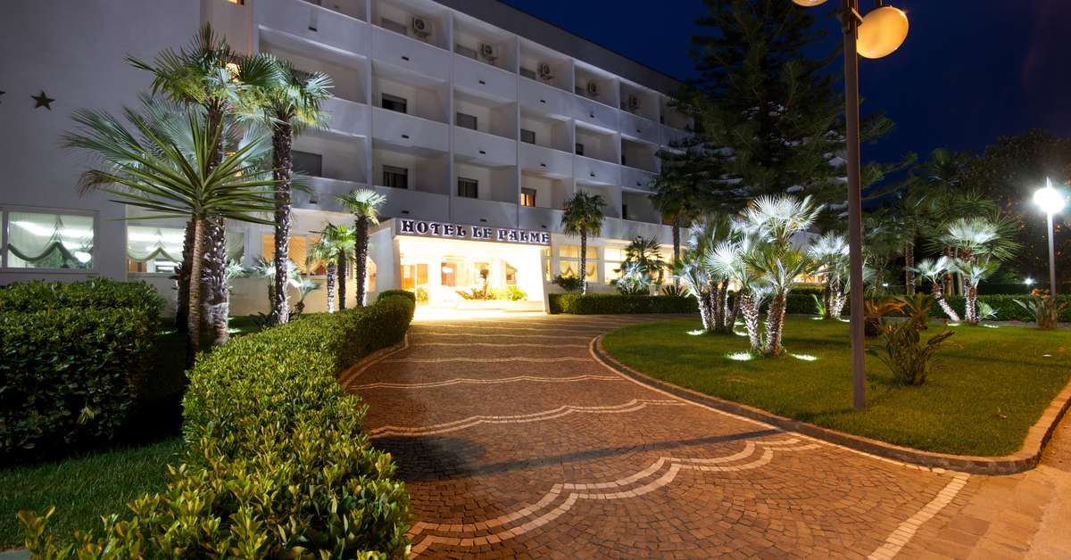 Een foto van de buitenkant van Hotel Le Palme Paestum