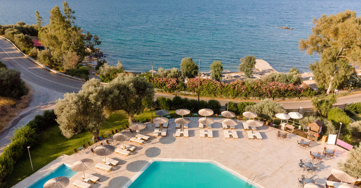 Een foto van het zwembad bij Evia Riviera Resort