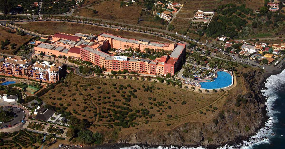 Een foto van de buitenkant van Playacalida Hotel