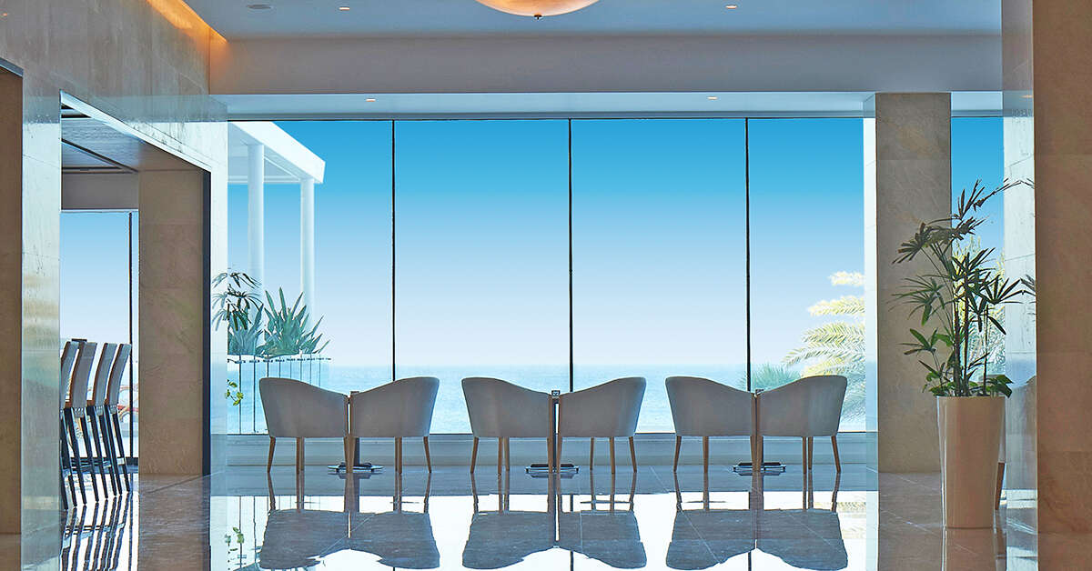 Een foto van het interieur van Sunrise Beach Hotel