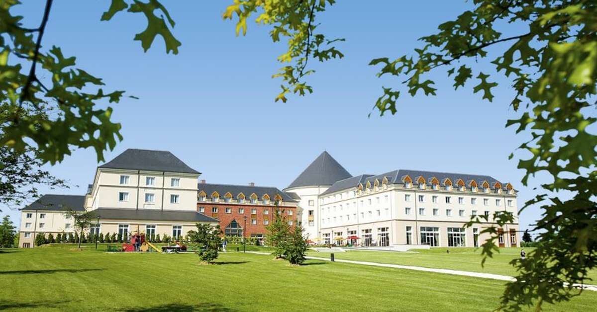 Een foto van de buitenkant van Grand Magic Hotel