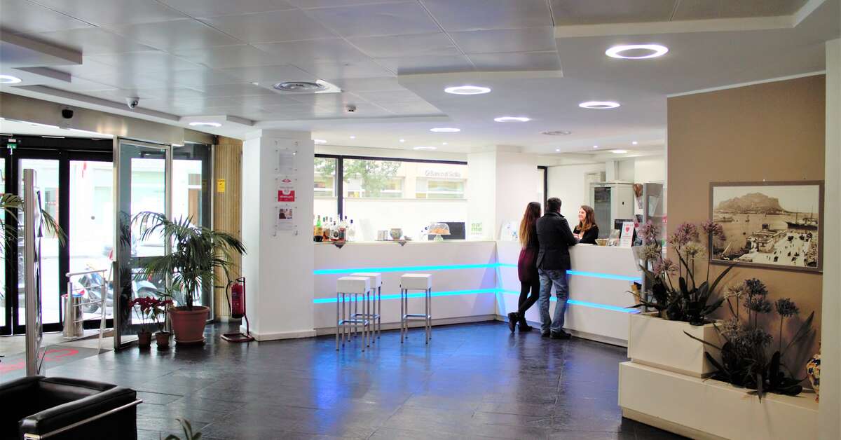 Een foto van het interieur van Ibis Styles Palermo Cristal