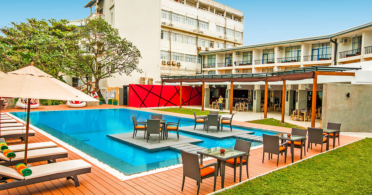 Een foto van het zwembad bij Camelot Beach Hotel
