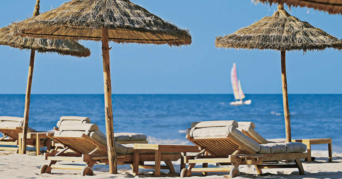 Ein Foto vom Strand beim Mövenpick Resort & Marine Spa Sousse