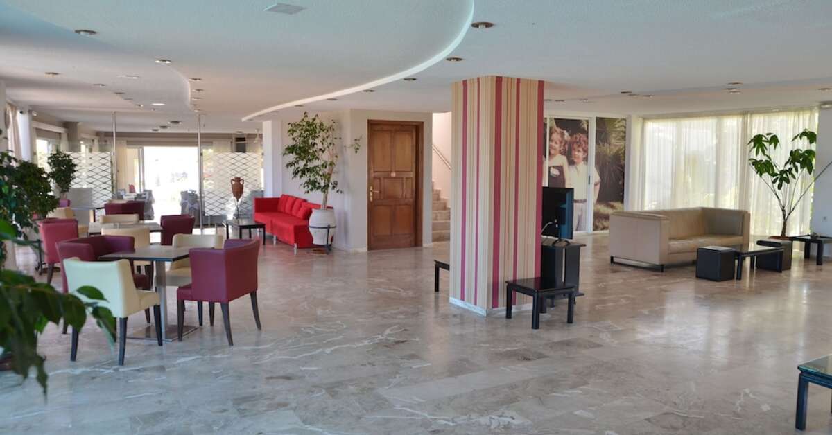 Een foto van het interieur van Costa Angela Seaside Resort