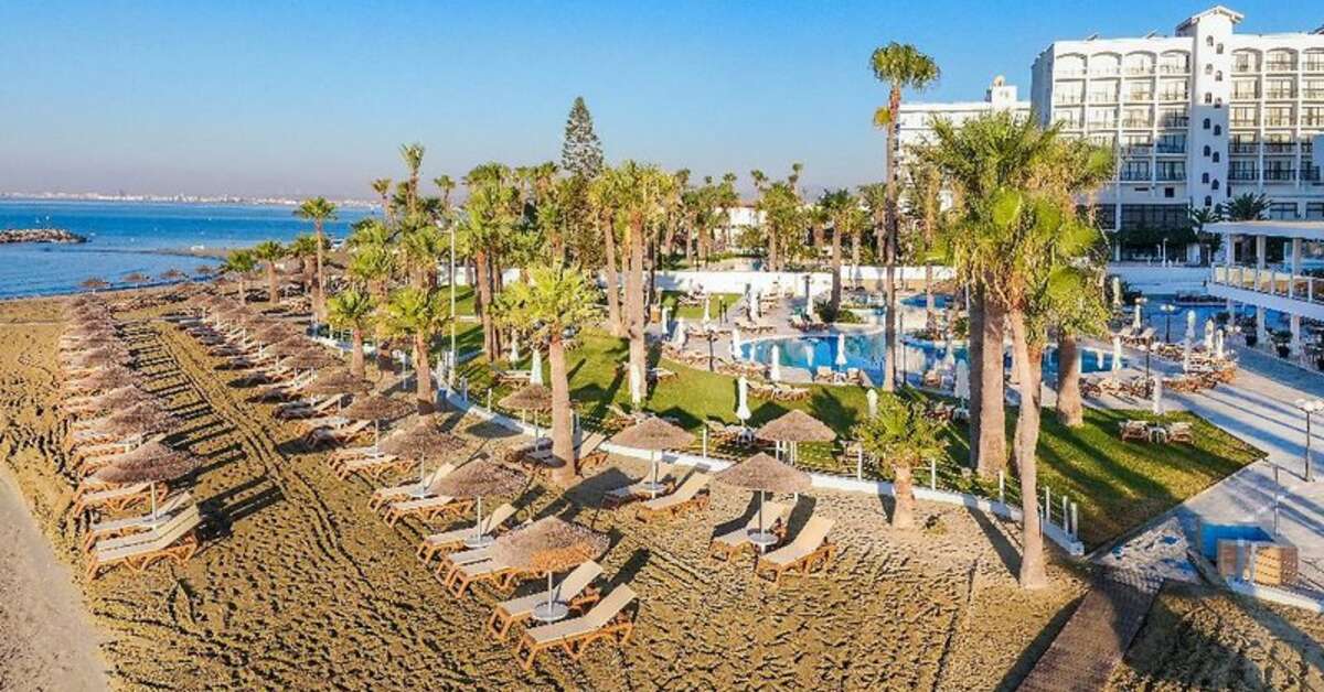 Een foto van The Golden Bay Beach Hotel