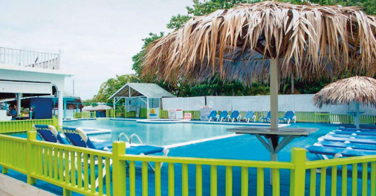 Een foto van het zwembad bij Fun Holiday Beach Hotel