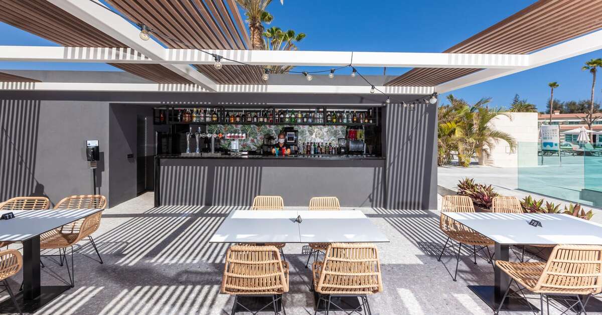 Een foto van het terras bij Kumara Serenoa by Lopesan Hotels