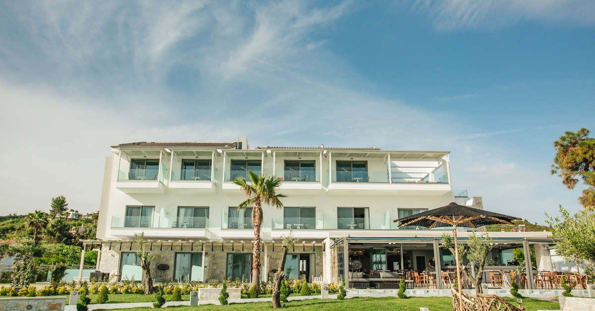 Ein Foto von der Außenansicht des Blue Carpet Luxury Suites