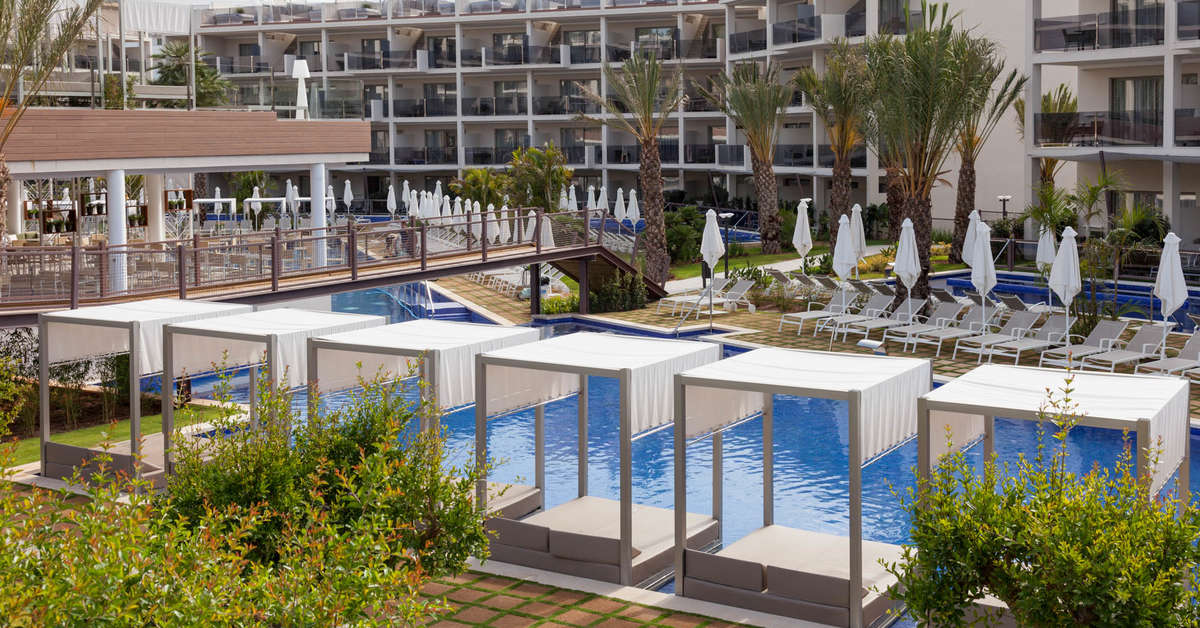 Ein Foto vom Pool im Hotel Zafiro Palace Palmanova