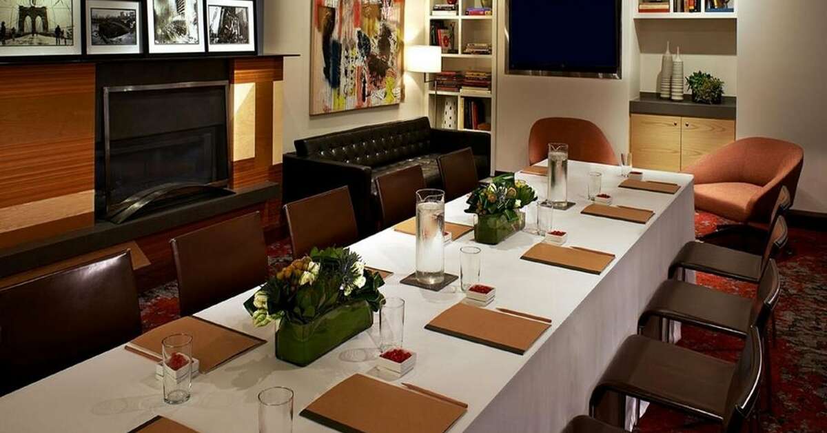 Ein Foto Fifty Hotel & Suites by Affinia