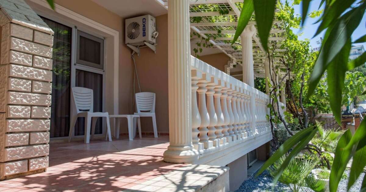 Een foto van de buitenkant van Melis Hotel