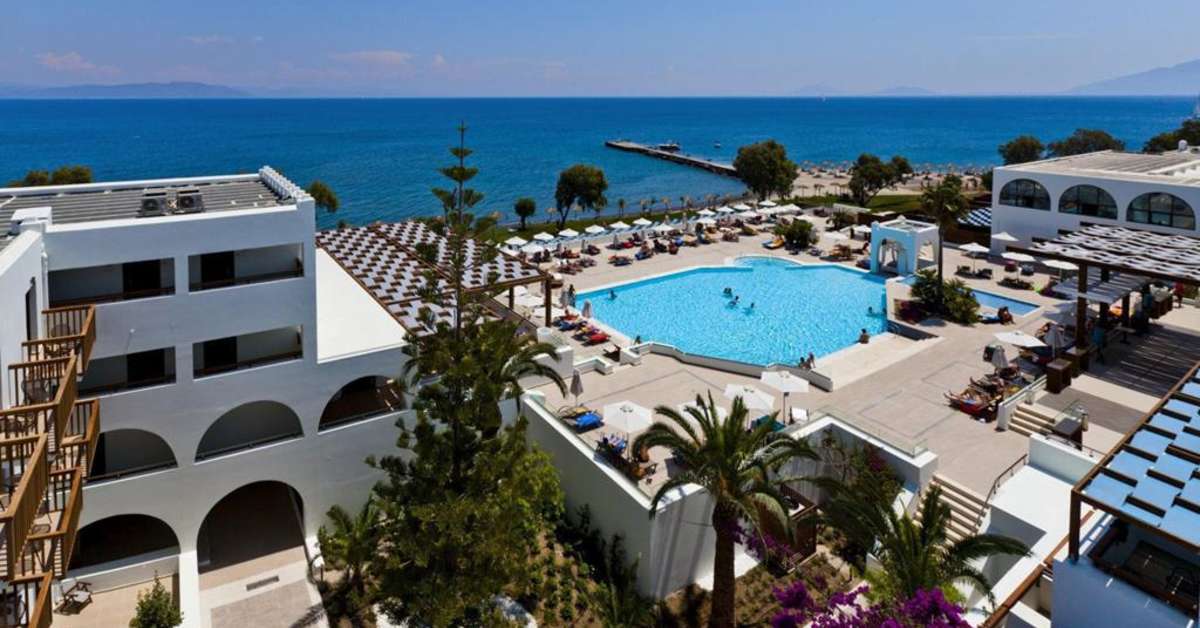 Een foto van het zwembad bij TUI Blue Oceanis Beach