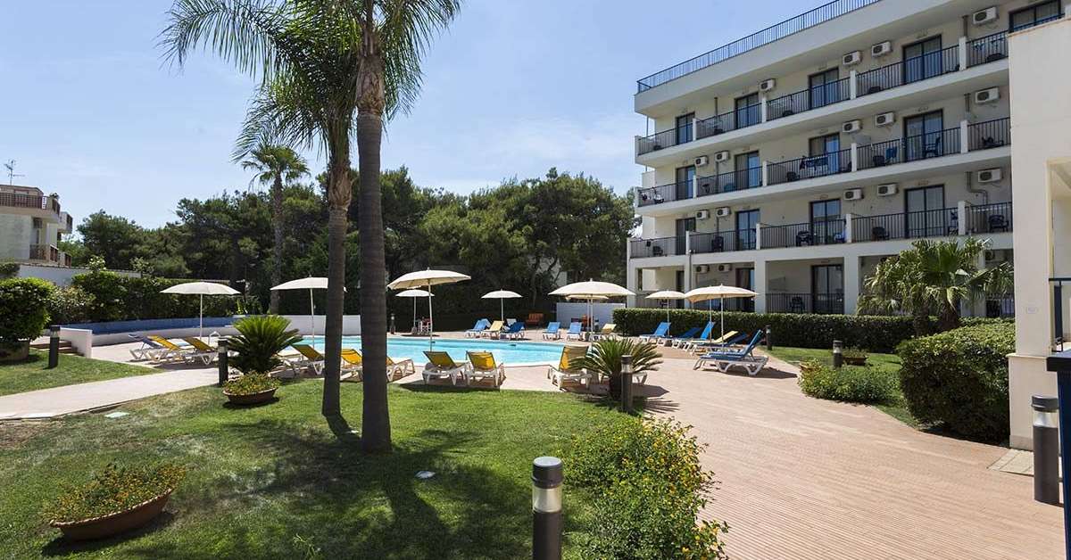 Een foto van een overzicht van Ticho’s Greenblu Hotel