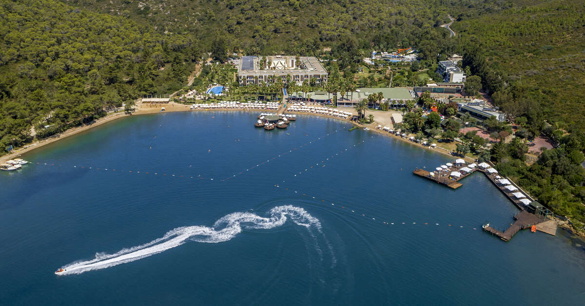 Een foto van het strand bij Green Bay Resort & Spa