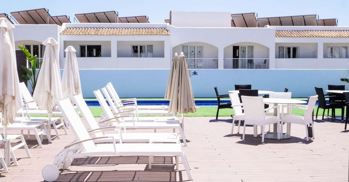 Een foto van het zwembad bij Hotel Club Es Talaial
