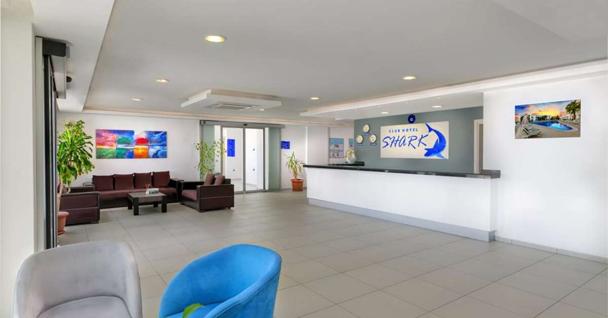 Een foto van het interieur van Club Shark Hotel
