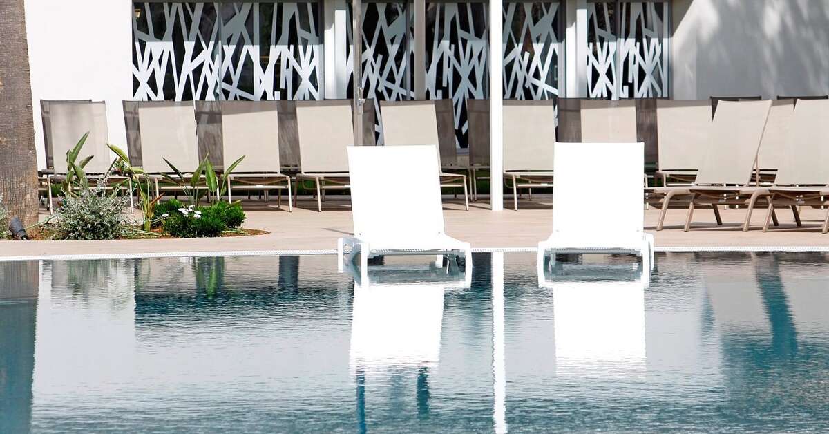 Ein Foto vom Pool im BG Tonga & Suites Tower Design Hotel