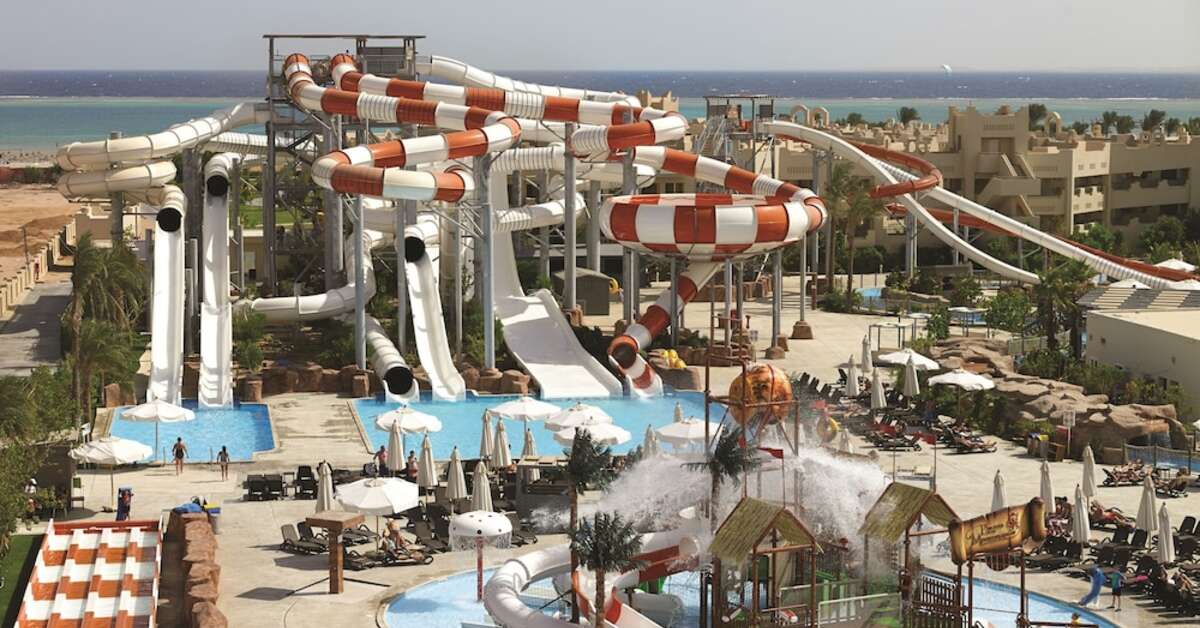 Een foto van het zwembad bij Coral Sea Waterworld