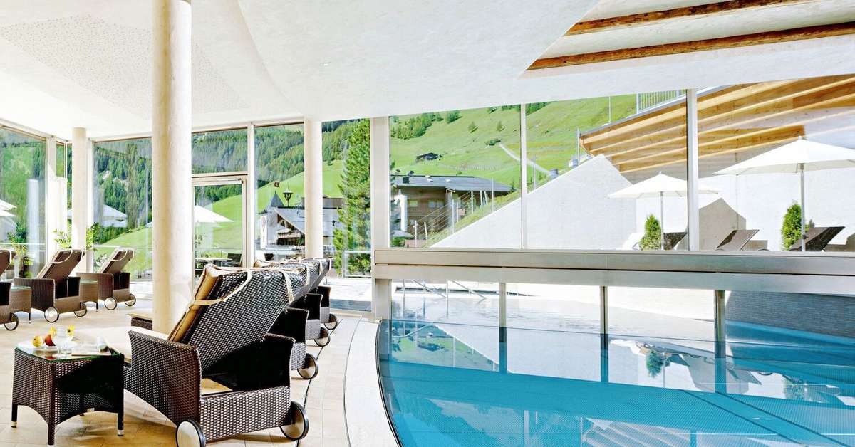 Een foto van het zwembad bij Berghof Crystal Spa & Sports