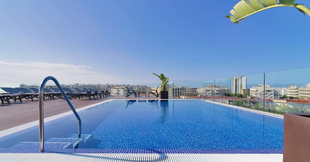Een foto van het zwembad bij H10 Vintage Salou