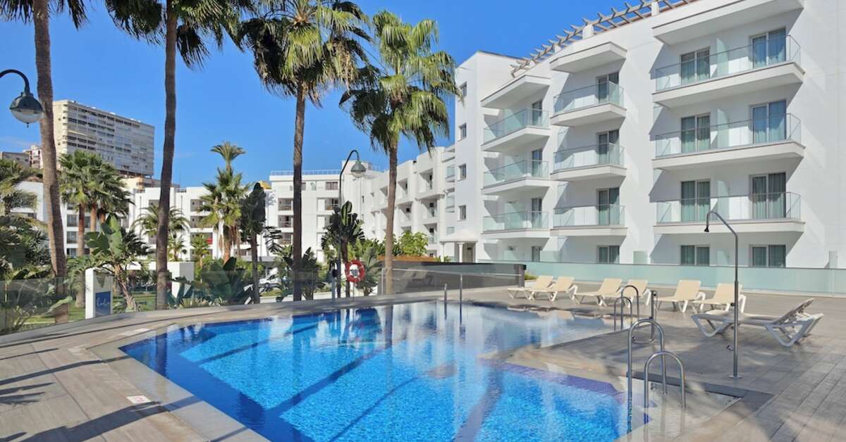 Een foto van het zwembad bij Sol Torremolinos Don Marco