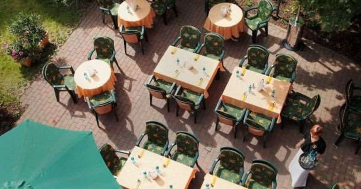 Ein Foto von der Terrasse im H Plus Hotel Erfurt
