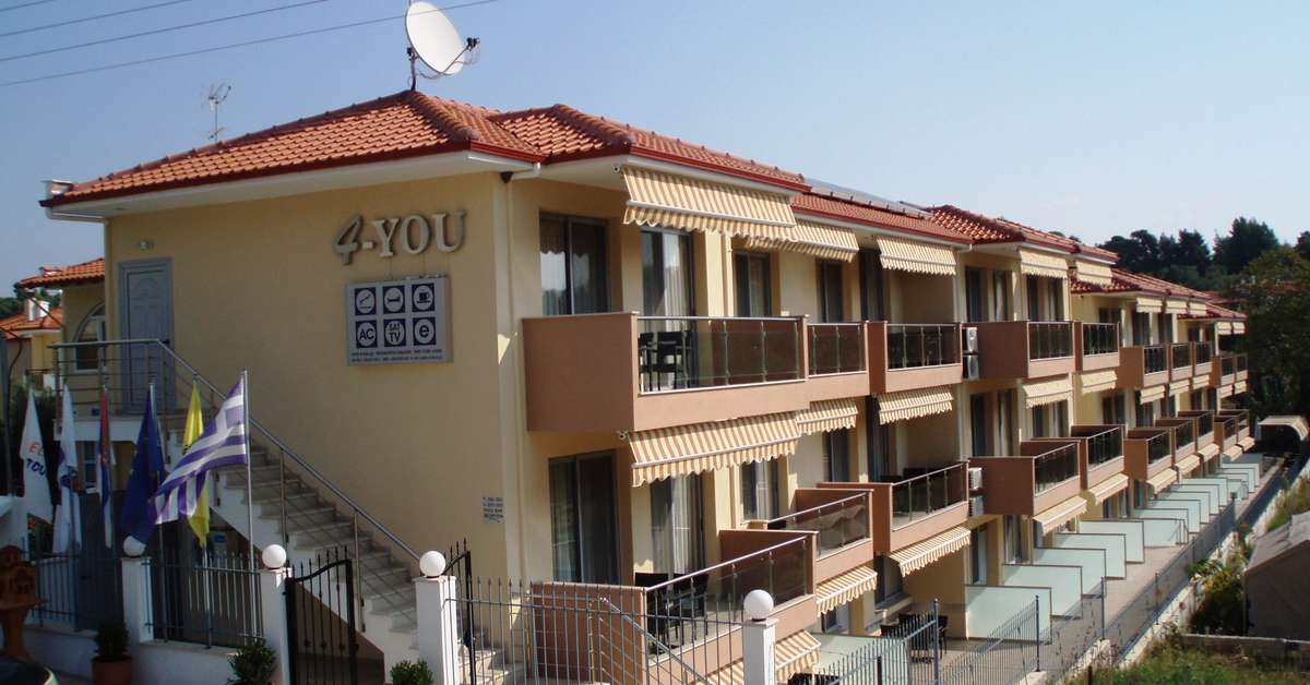 Een foto van de buitenkant van 4 You Hotel & Appartementen