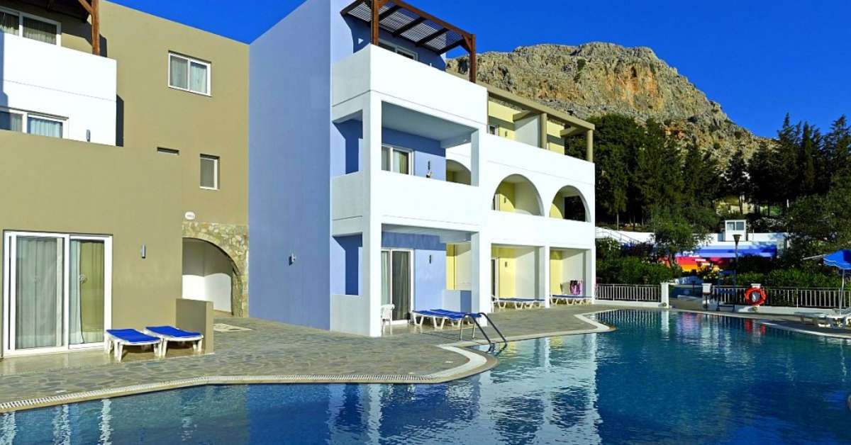 Een foto van het zwembad bij Porto Angeli Beach Resort