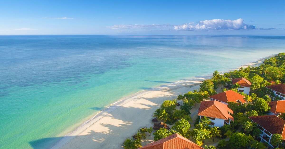 Een foto van het strand bij Hotel Couples Swept Away