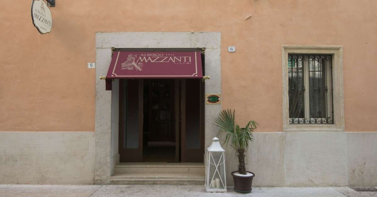 Een foto van de buitenkant van Albergo Mazzanti