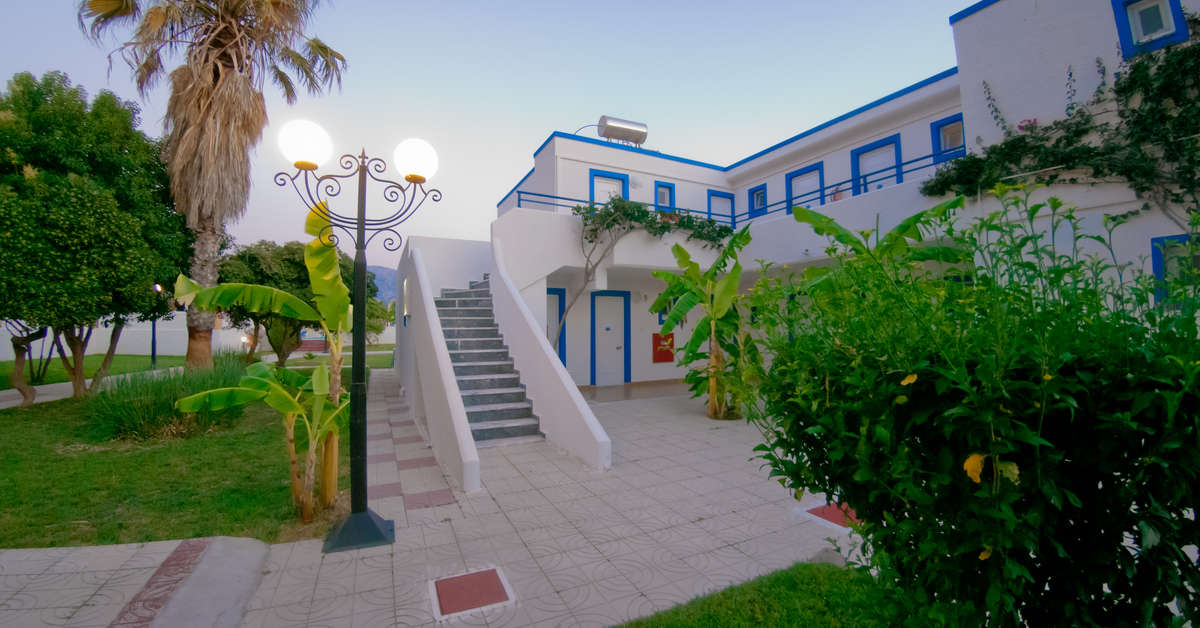 Een foto van de buitenkant van Hotel Tigaki's Star