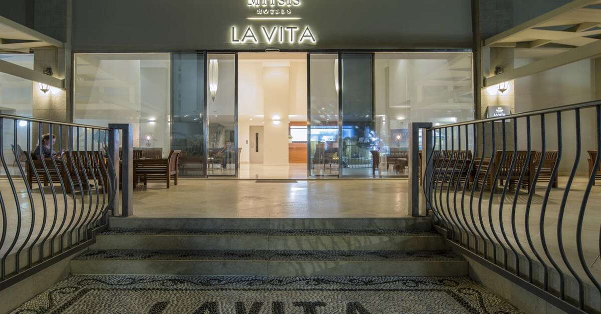 Een foto van de buitenkant van Mitsis La Vita Beach Hotel