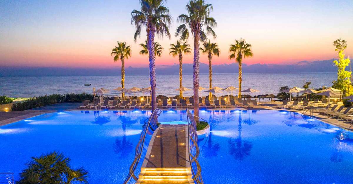 Een foto van het zwembad bij Hotel Potidea Palace