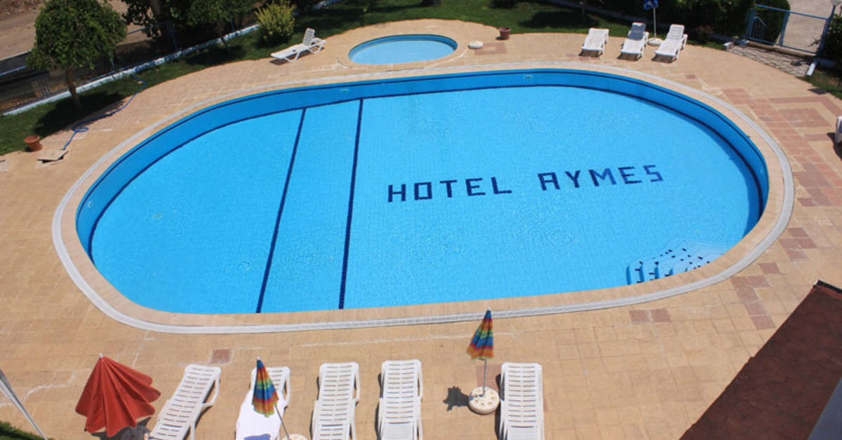 Een foto van het zwembad bij Aymes Hotel