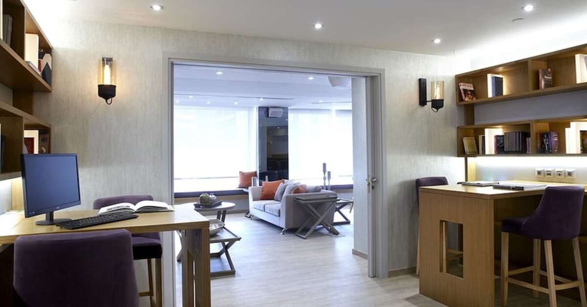 Een foto van het interieur van Athens Tiare