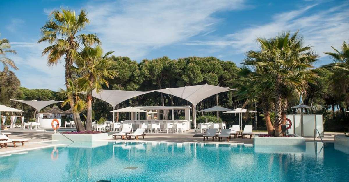Een foto van het zwembad bij TUI Blue Isla Cristina Palace