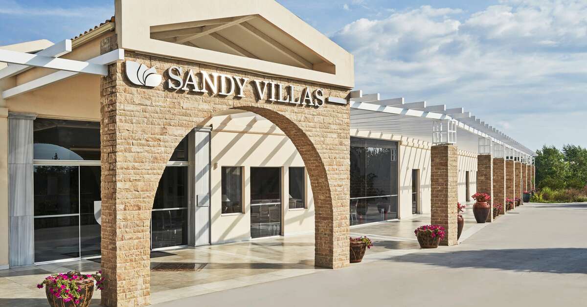 Een foto van de buitenkant van Sandy Beach & Villas