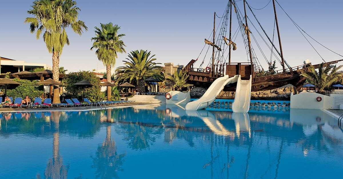 Een foto van het zwembad bij Kipriotis Village Resort