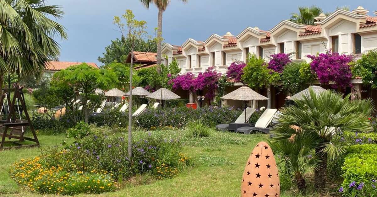 Een foto van het terras bij Dalyan Resort Hotel