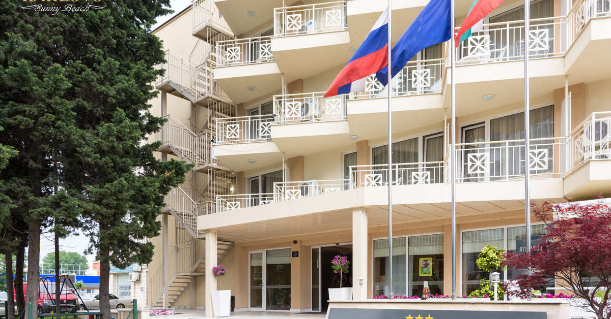 Een foto van de buitenkant van Karlovo Hotel