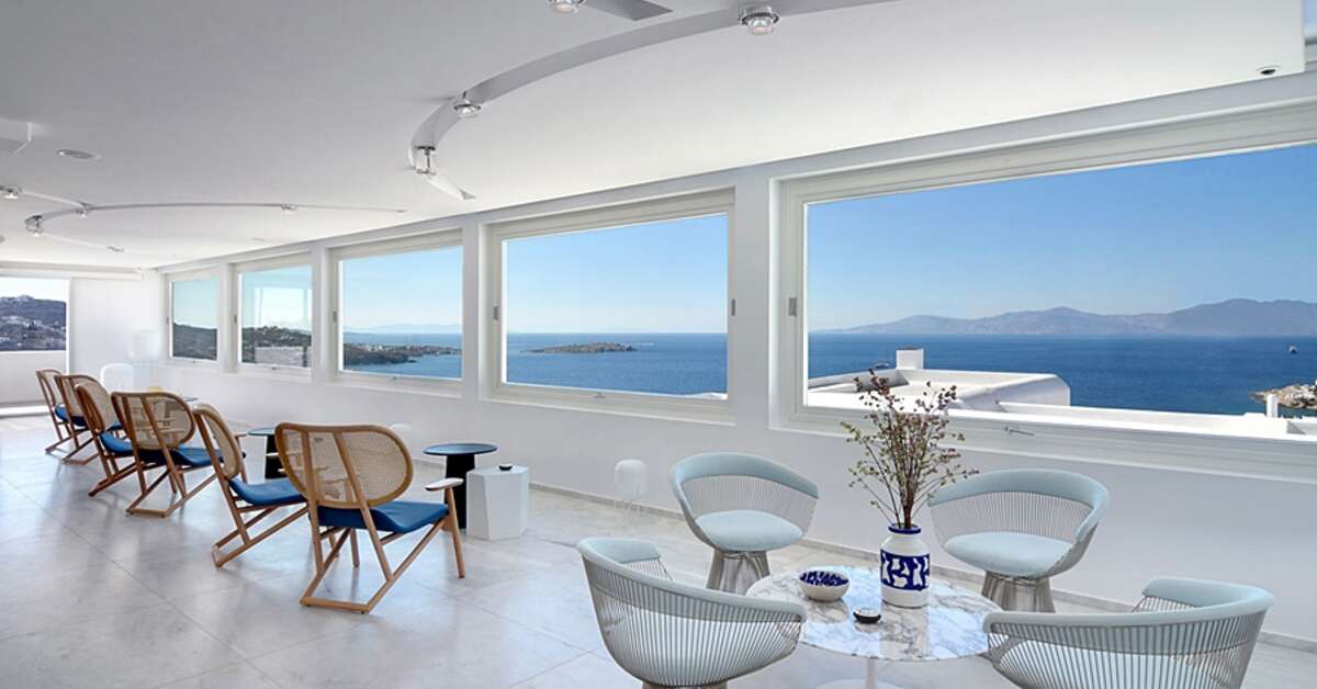 Een foto van het interieur van Myconian Kyma Design Hotel