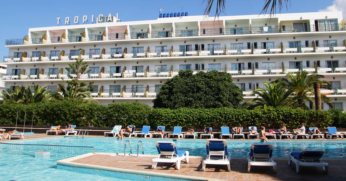 Ein Foto vom Pool im Hotel Tropical Ibiza
