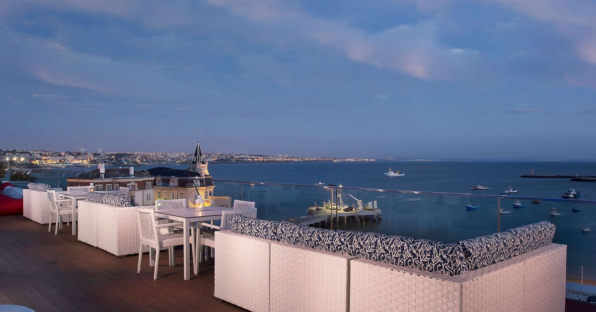 Een foto van het terras bij Hotel Baia